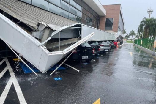 Marquise de Supermercado Desaba em São Caetano do Sul Durante Tempestade